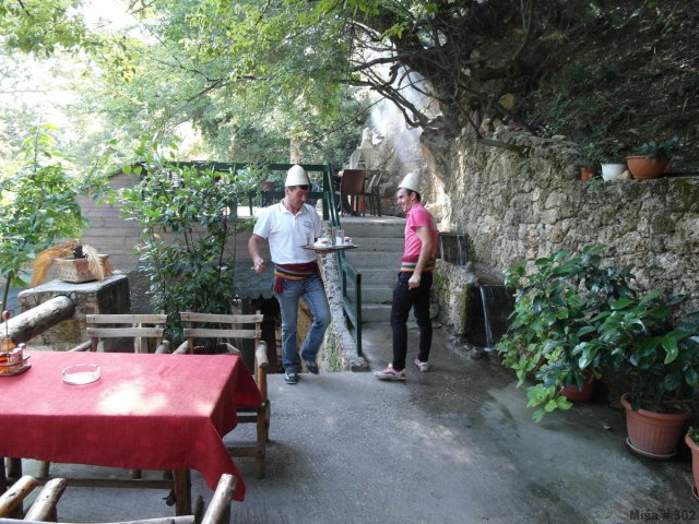 Albánií křížem krážem