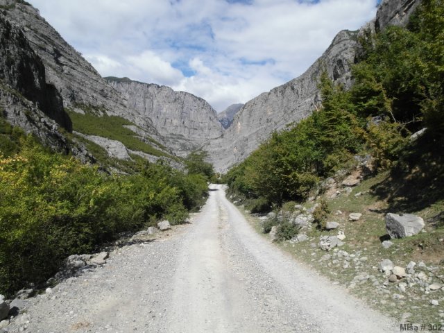 Albánií křížem krážem