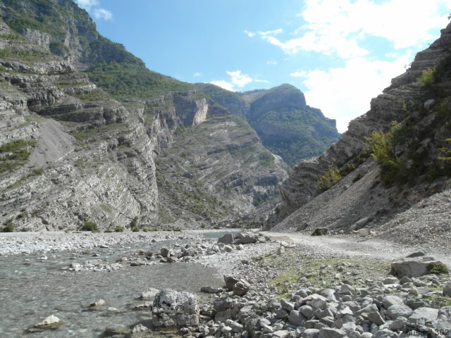 Albánií křížem krážem